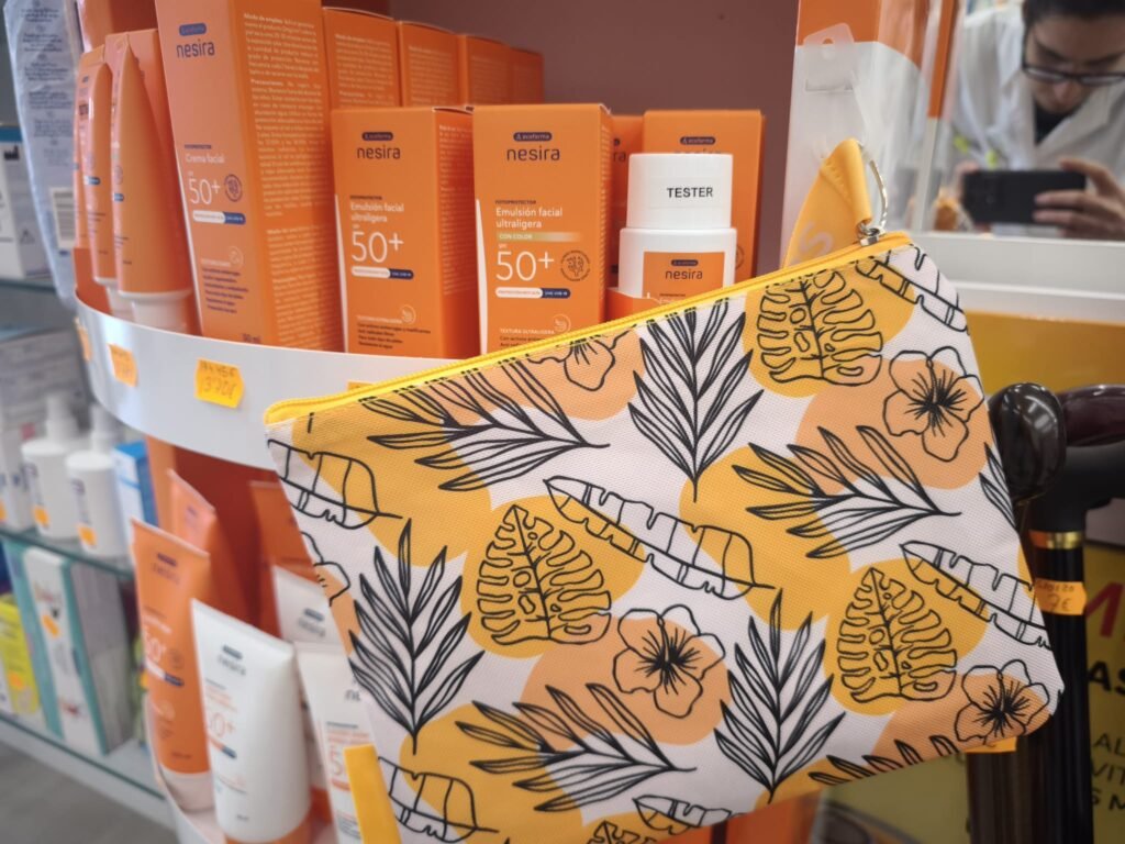 neceser de regalo con la compra de 2 productos Nesira